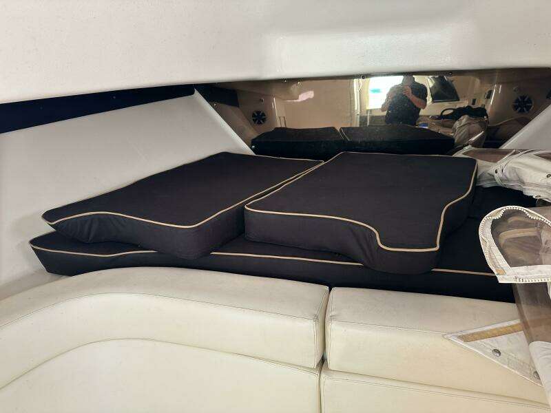 1994 Intrepid 376 Walkaround