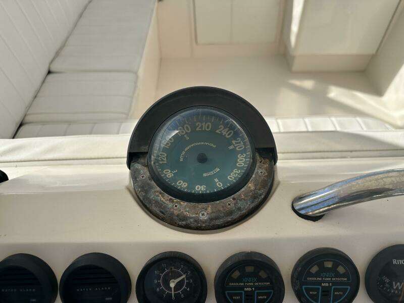 1994 Intrepid 376 Walkaround