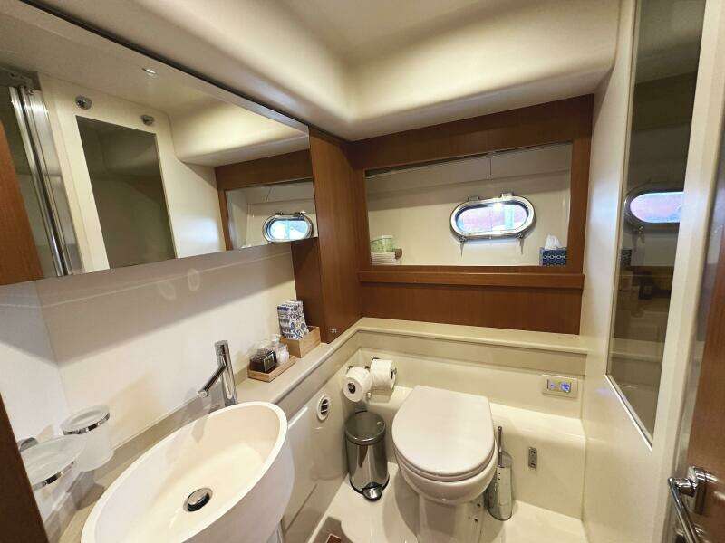 2014 Ferretti Yachts 530