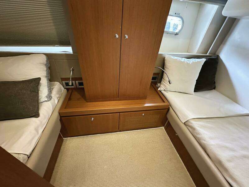 2014 Ferretti Yachts 530