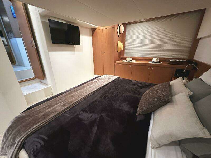 2014 Ferretti Yachts 530