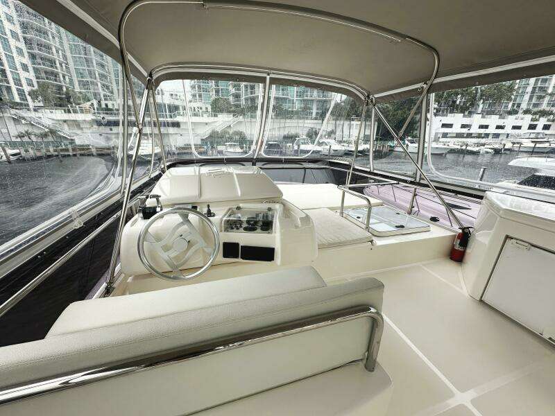 2014 Ferretti Yachts 530