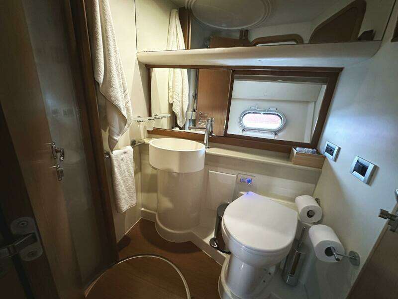 2014 Ferretti Yachts 530