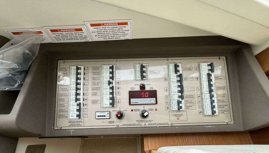 2014 Ferretti Yachts 530