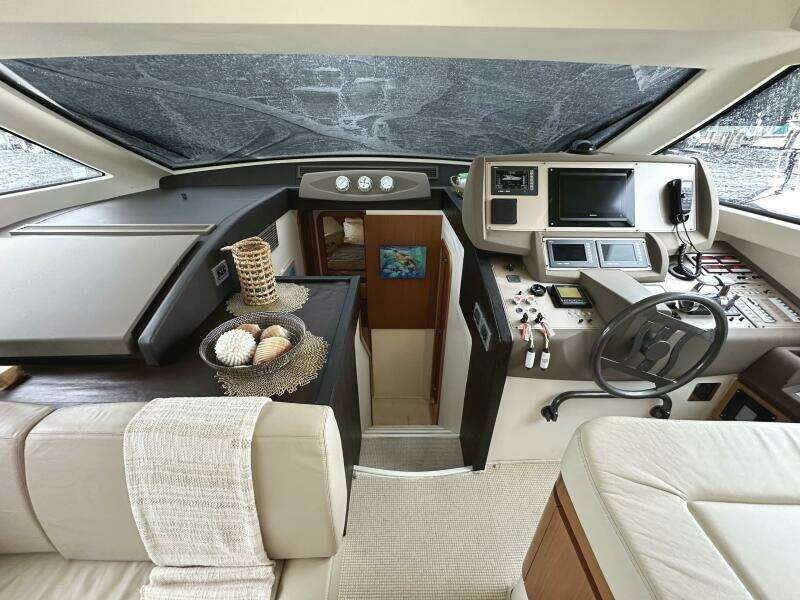 2014 Ferretti Yachts 530