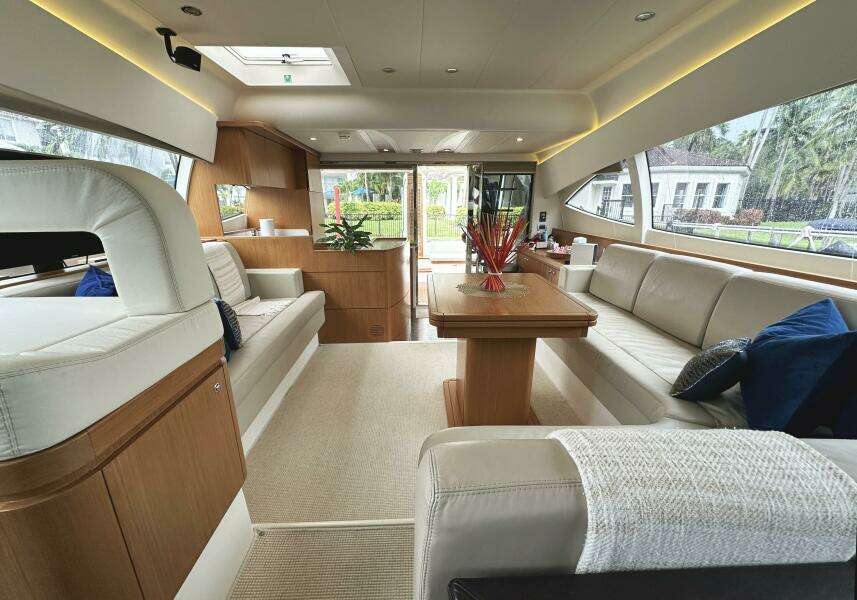2014 Ferretti Yachts 530