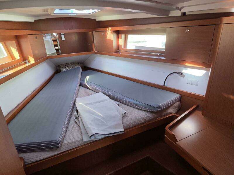 Spacious Vee Berth w/ Desk