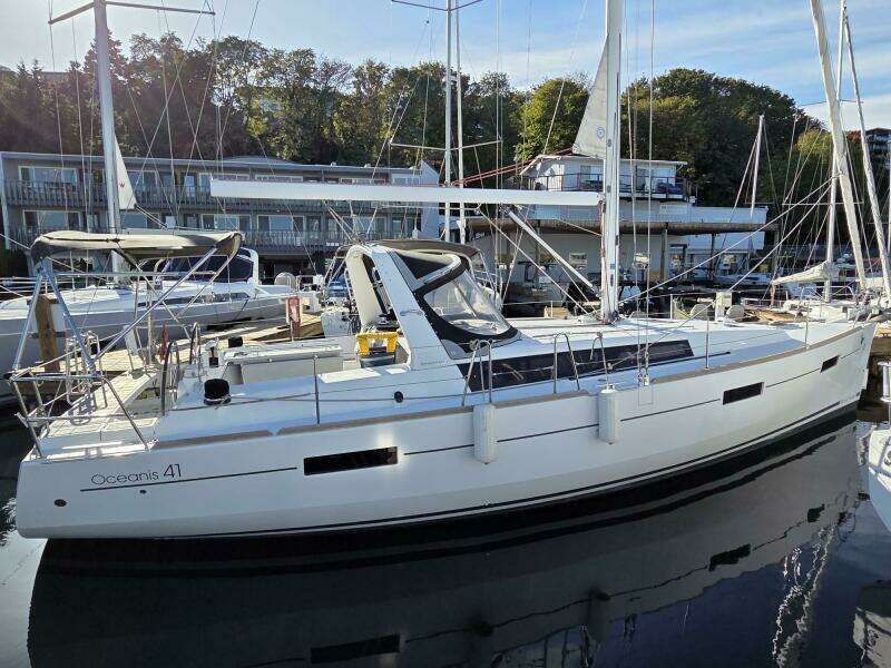 2014 Beneteau Oceanis 41 - Blue Jay