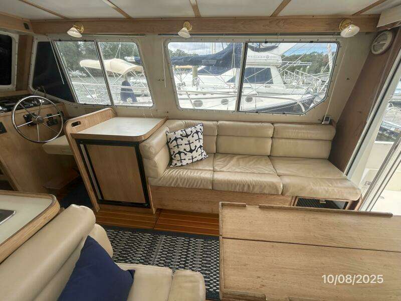 34' Sabreline salon starboard