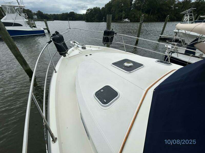 34' Sabreline foredeck1