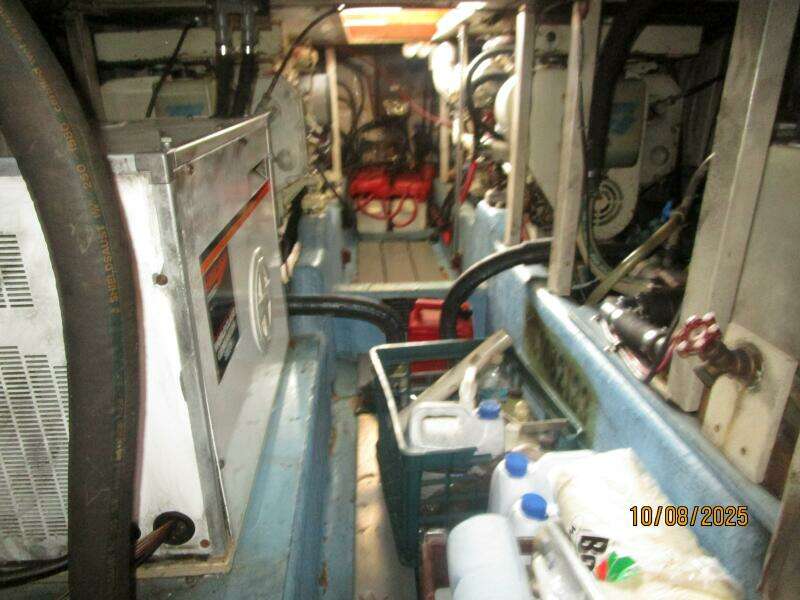 34' Sabreline engine room aft