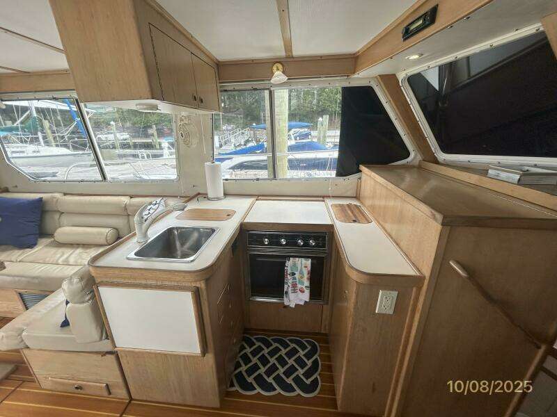34' Sabreline galley2