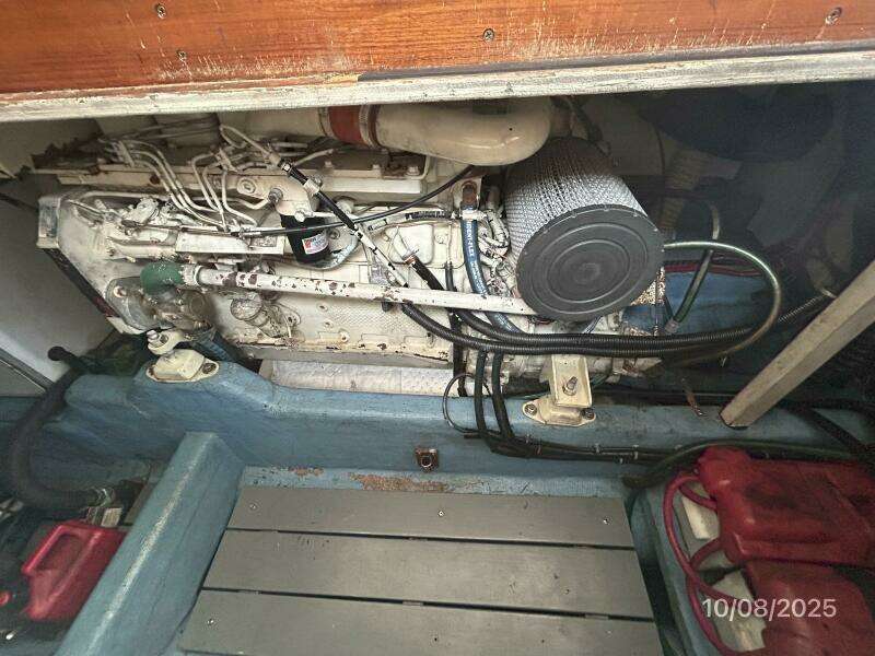 34' Sabreline starboard main engine