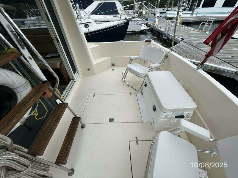 34' Sabreline cockpit starboard