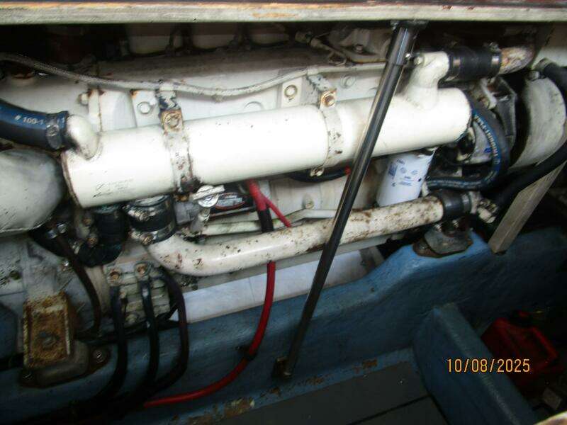 34' Sabreline port main engine