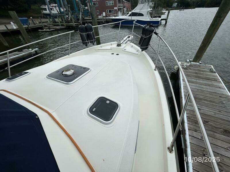 34' Sabreline foredeck2