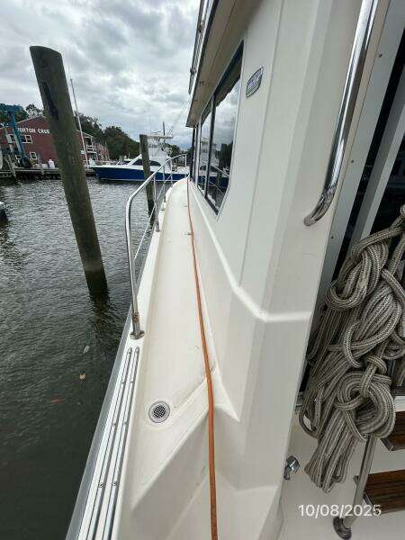 34' Sabreline port side deck2