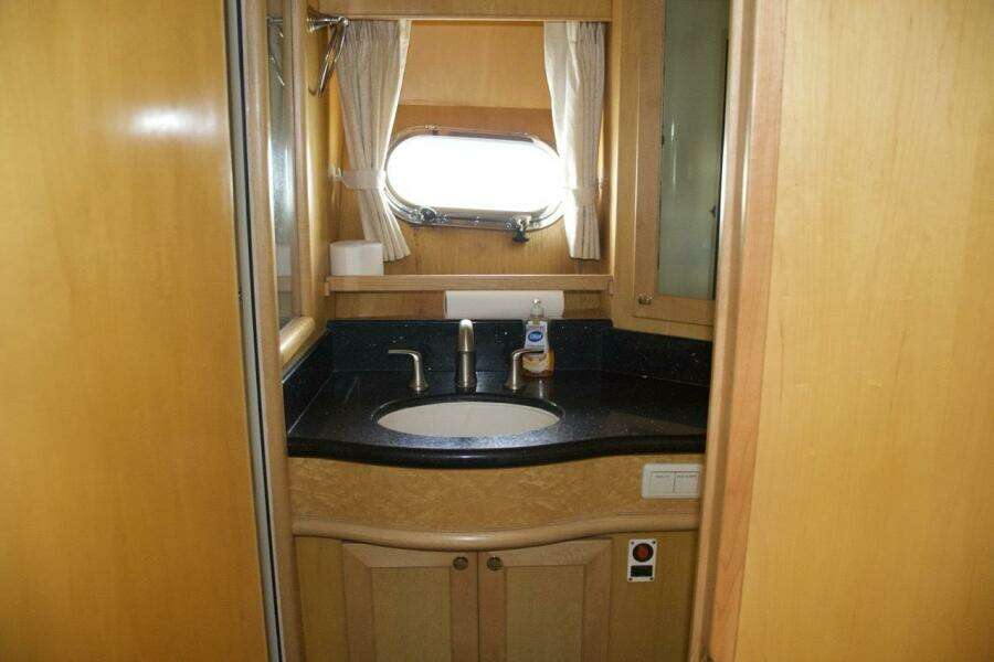 2002 McKinna 57 Pilothouse