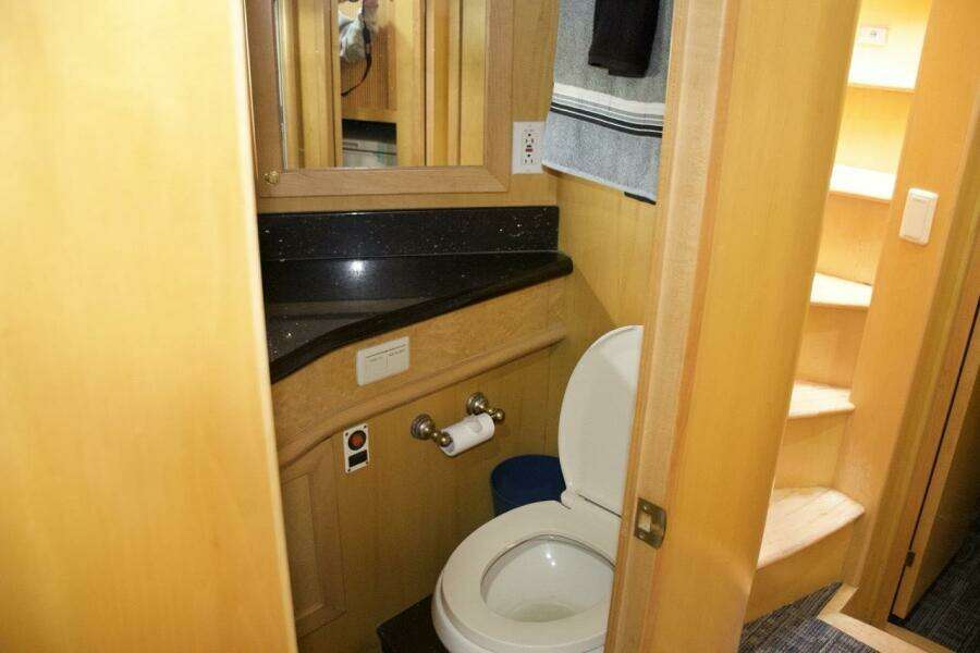 2002 McKinna 57 Pilothouse