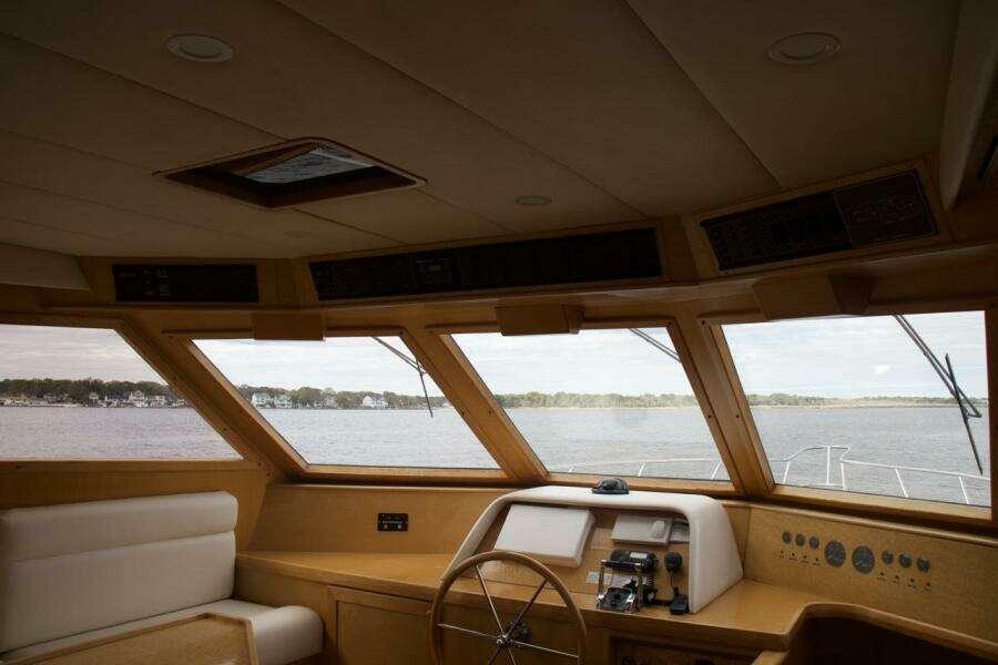 2002 McKinna 57 Pilothouse