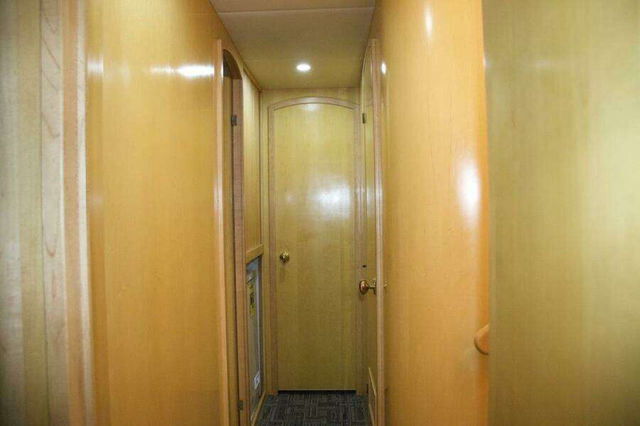 2002 McKinna 57 Pilothouse