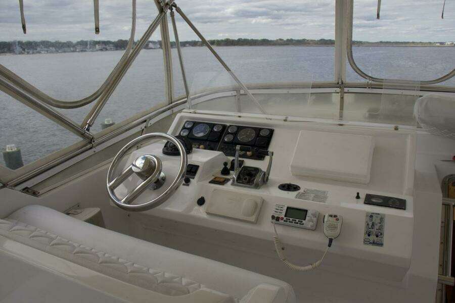 2002 McKinna 57 Pilothouse