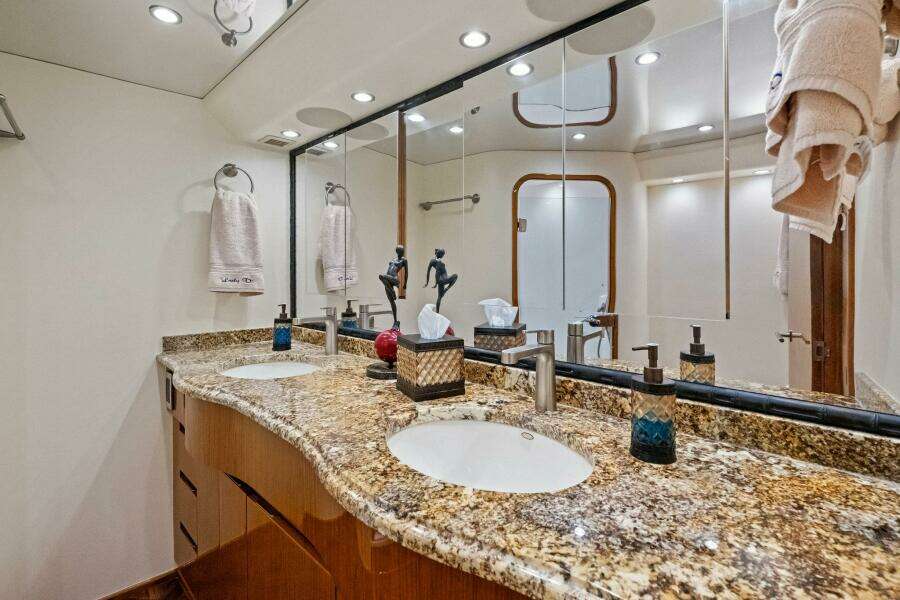 2012 82 Viking Convertible - Lady Di