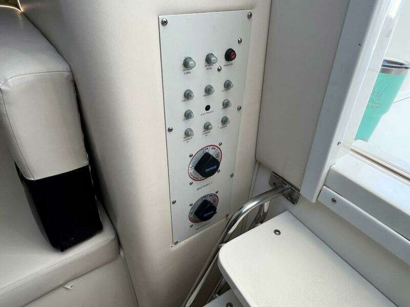 2001 Wellcraft 330 Coastal