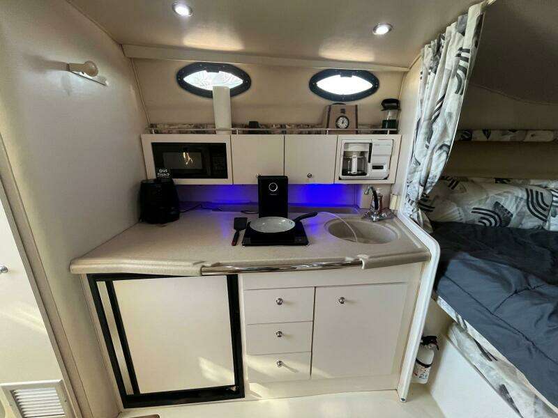 2001 Wellcraft 330 Coastal