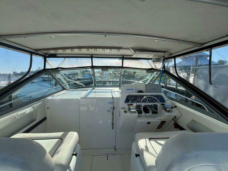 2001 Wellcraft 330 Coastal