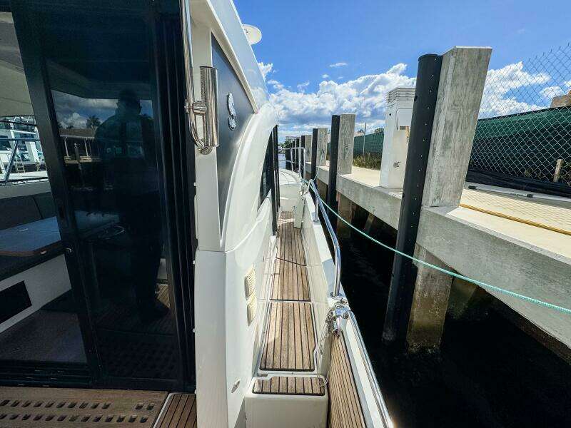 2022 Beneteau Antares 11