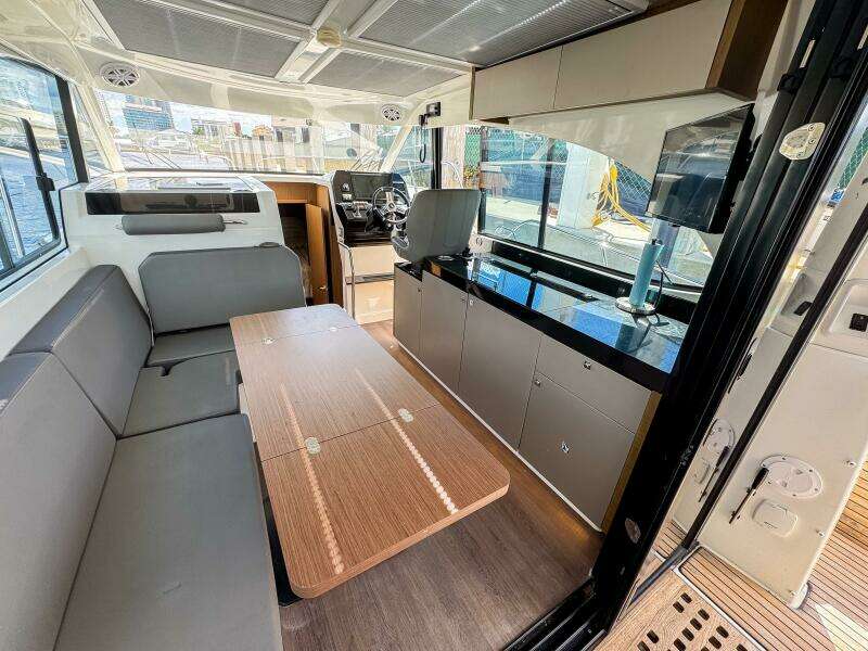 2022 Beneteau Antares 11