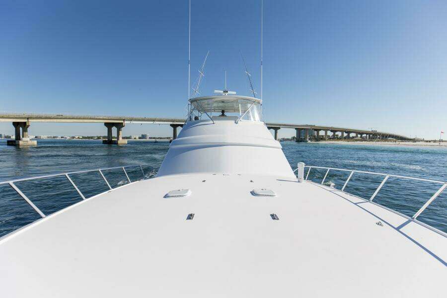 2008 60 Hatteras Blacksmith Bow (2)