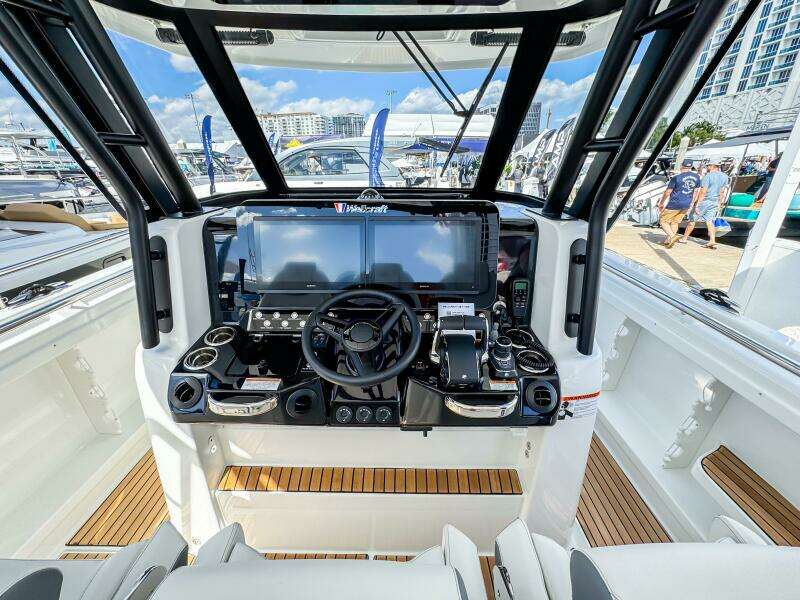 2026 Wellcraft 38 T-Top