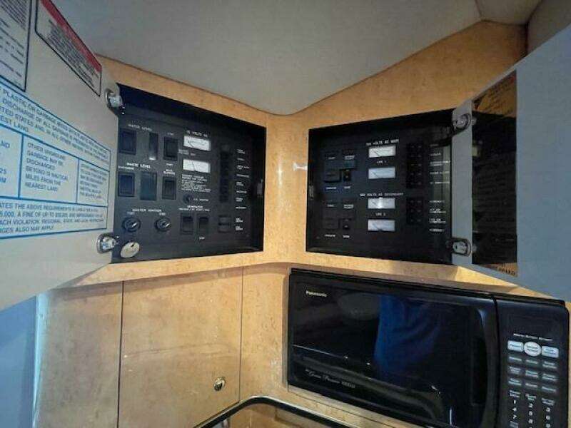 1998 Sea Ray 370 Sundancer