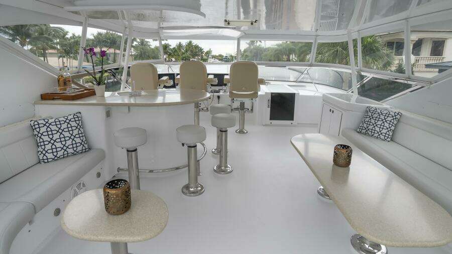 Hatteras 80 Gallopin- Flybridge