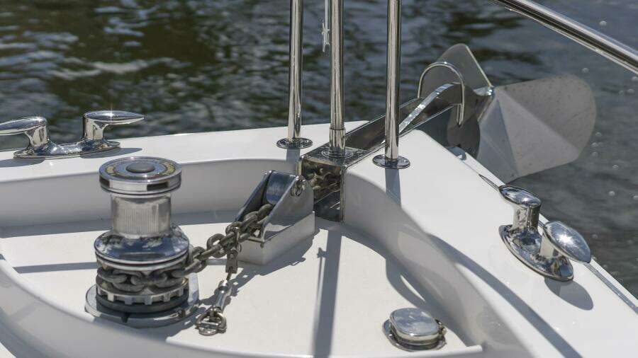 Hatteras 80 Gallopin- Windlass and Bow Anchor