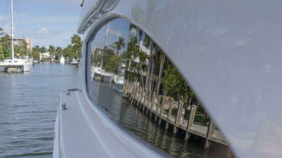 Hatteras 80 Gallopin- Portside