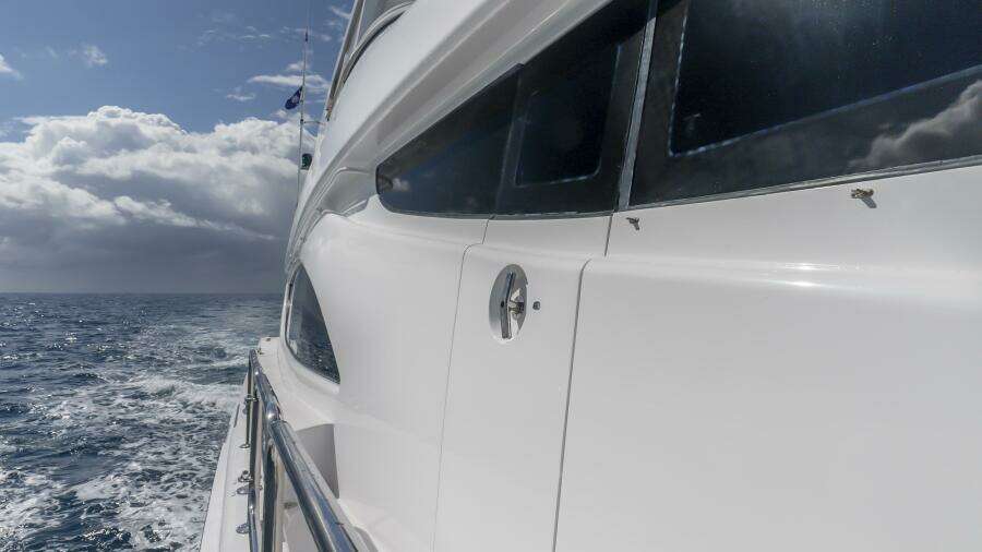 Hatteras 80 Gallopin- Portside