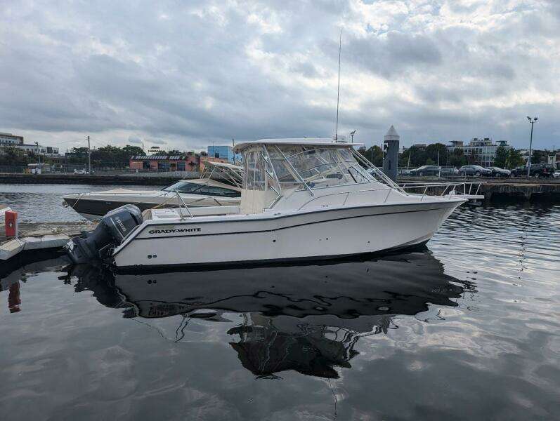 2004 Grady-White Express 330