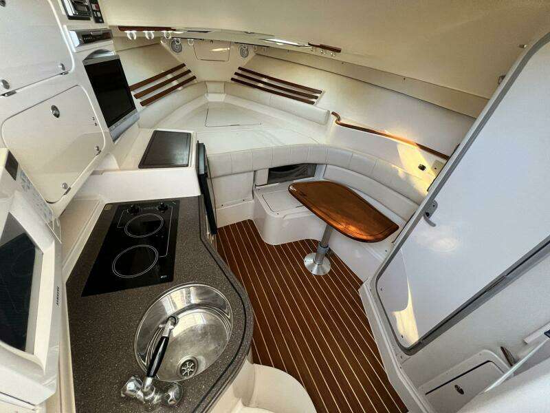 2004 Grady-White Express 330