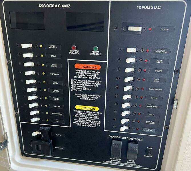 2004 Grady-White Express 330