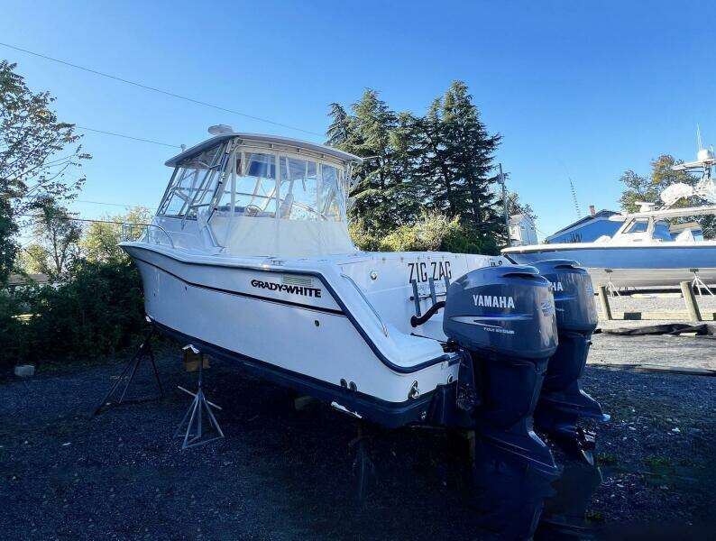 2004 Grady-White Express 330