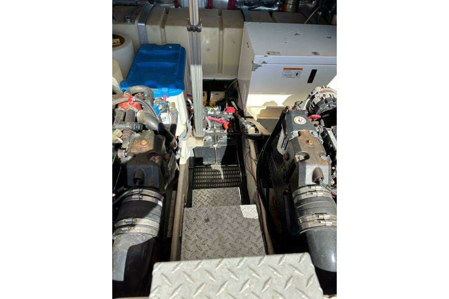 2007 Regal 3760 Sportyacht