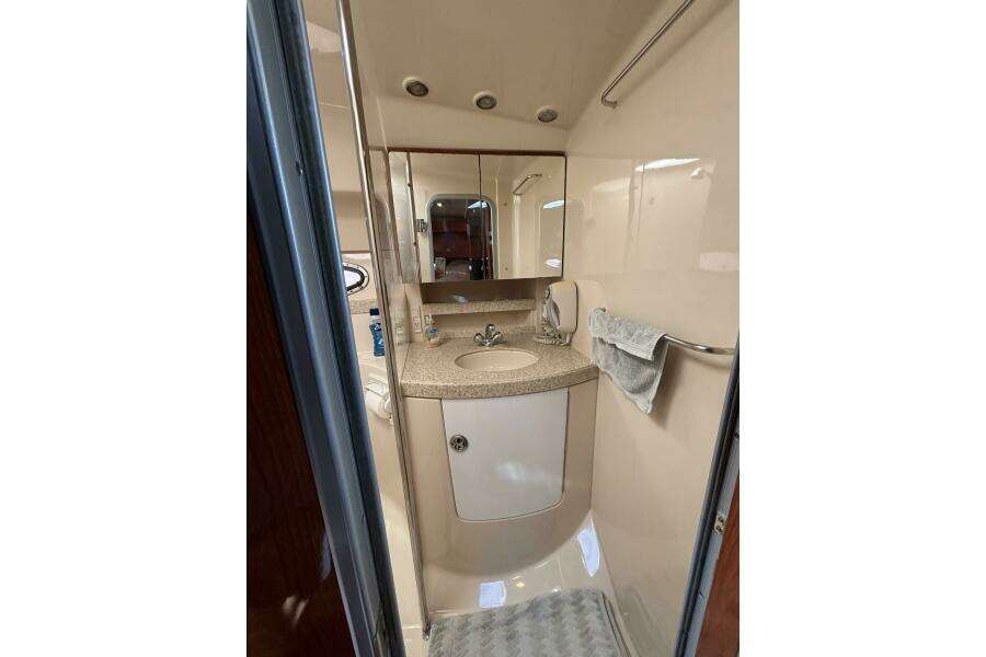 2007 Regal 3760 Sportyacht