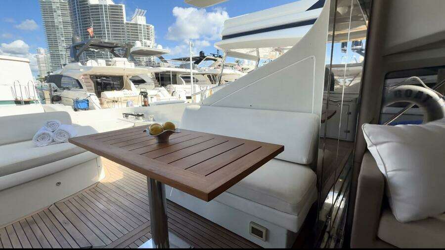 2011 Azimut 68S