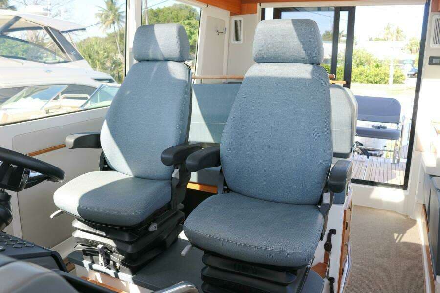 Nimbus 40 - Ocean Therapy - Deck House Helm Seating 