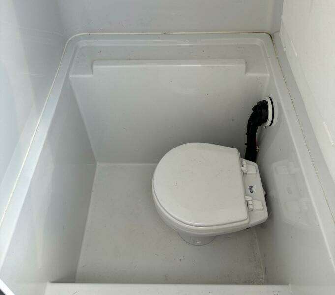 2020 Contender 28 Sport