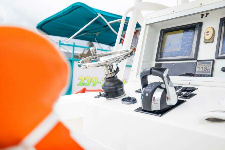 Yellowfin 32 Offshore - STILL DREAMIN - Helm Station
