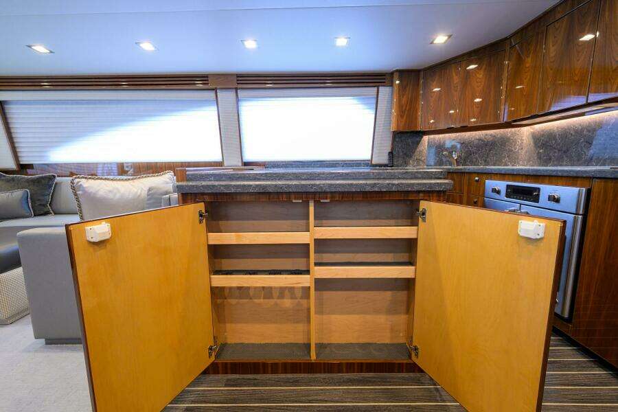 Viking 72 - Corintios - Interior Galley